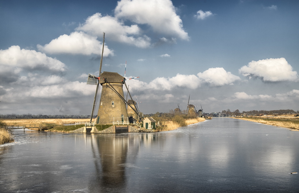 Kinderdijk icy windmills.jpg